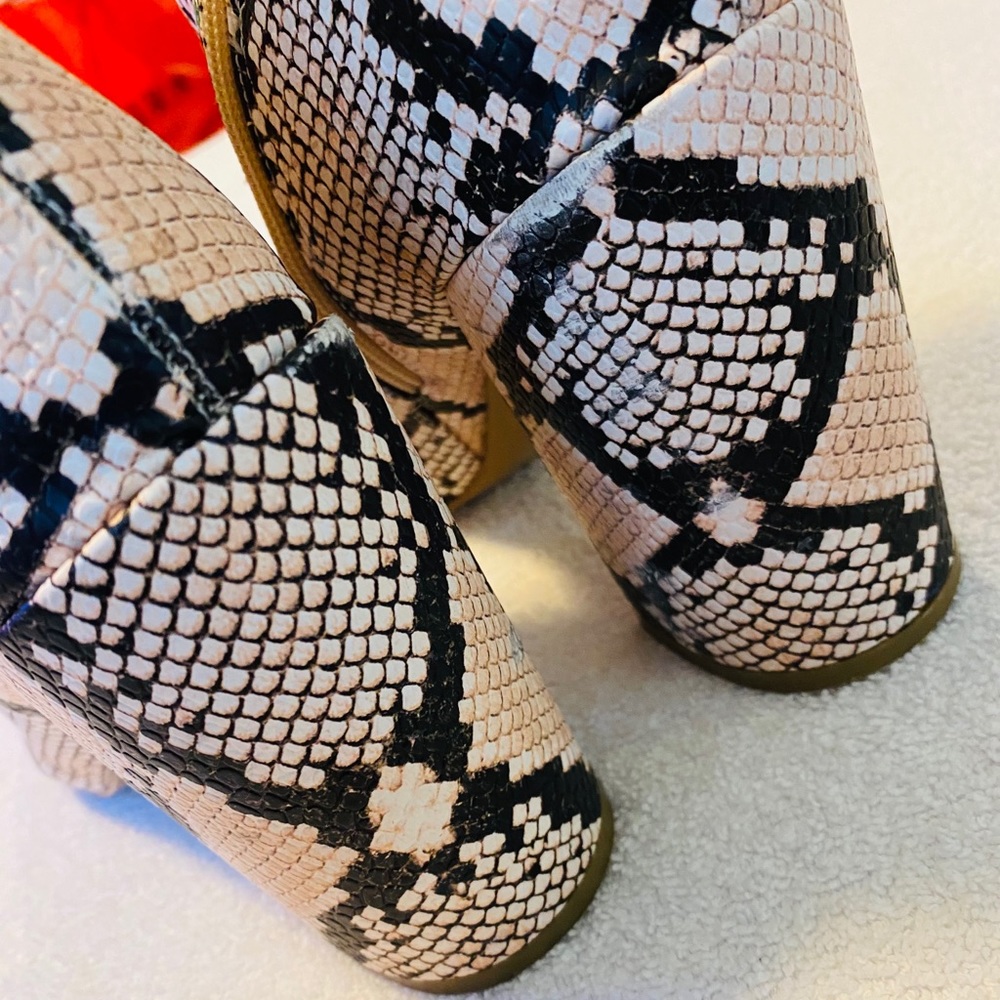 Almost Brand New Boots By  PRETTY LITTLE THING - box 23 - Picture 7 of 8